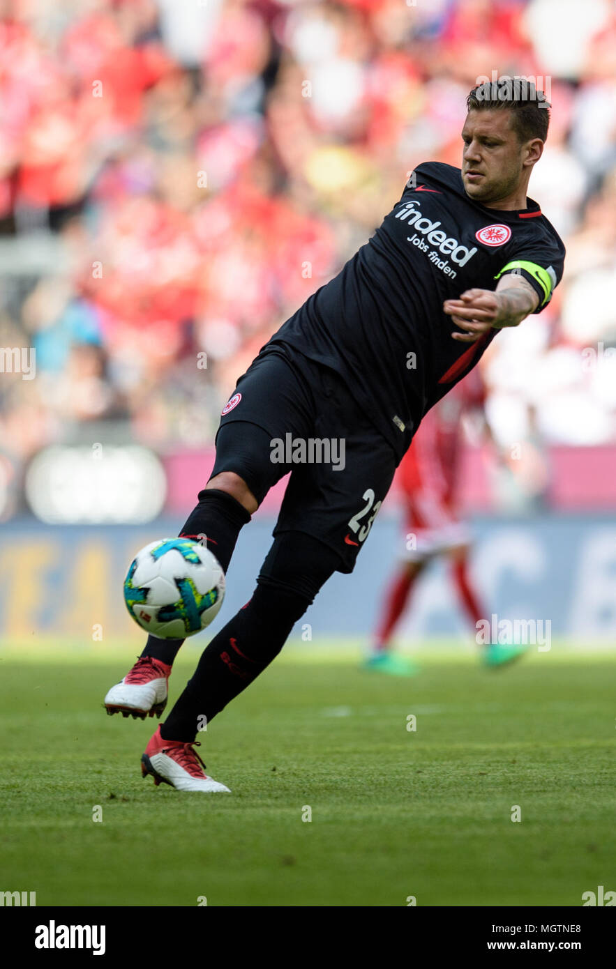 Munich, Germany. 28 April 2018. Soccer, Bundesliga, Bayern Munich vs Eintracht Frankfurt, at Allianz Arena: Frankfurt's Marco Russ. Photo: Matthias Balk/dpa - IMPORTANT NOTICE: Due to the German Football League·s (DFL) accreditation regulations, publication and redistribution online and in online media is limited during the match to fifteen images per match Credit: dpa picture alliance/Alamy Live News Stock Photo