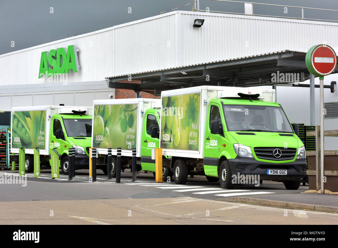Sainsburys home delivery food sign hires stock photography and images