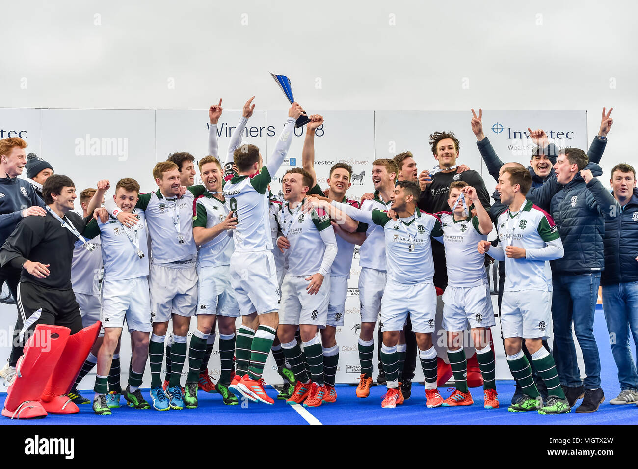 London, UK. 29 April 2018. Surbiton team celebrate after winning the England League during MHL Final between Hampstead & Westminster and Surbiton of the 2018 England Hockey League Final on Sunday, 29 April 2018. London, England. Credit: Taka G Wu Credit: Taka Wu/Alamy Live News Stock Photo