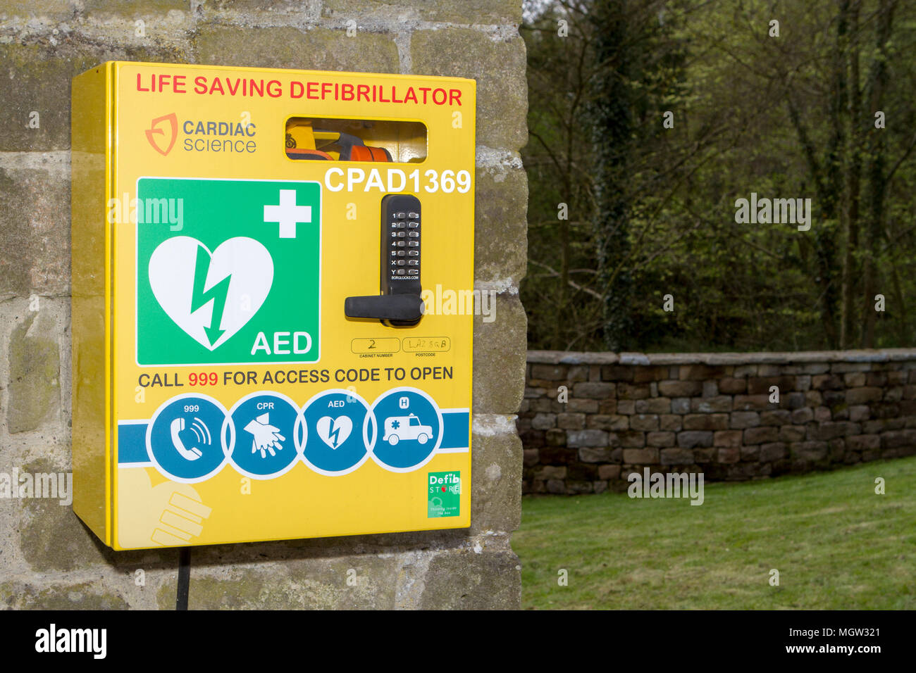 Defibrillator heart attack hires stock photography and images Alamy
