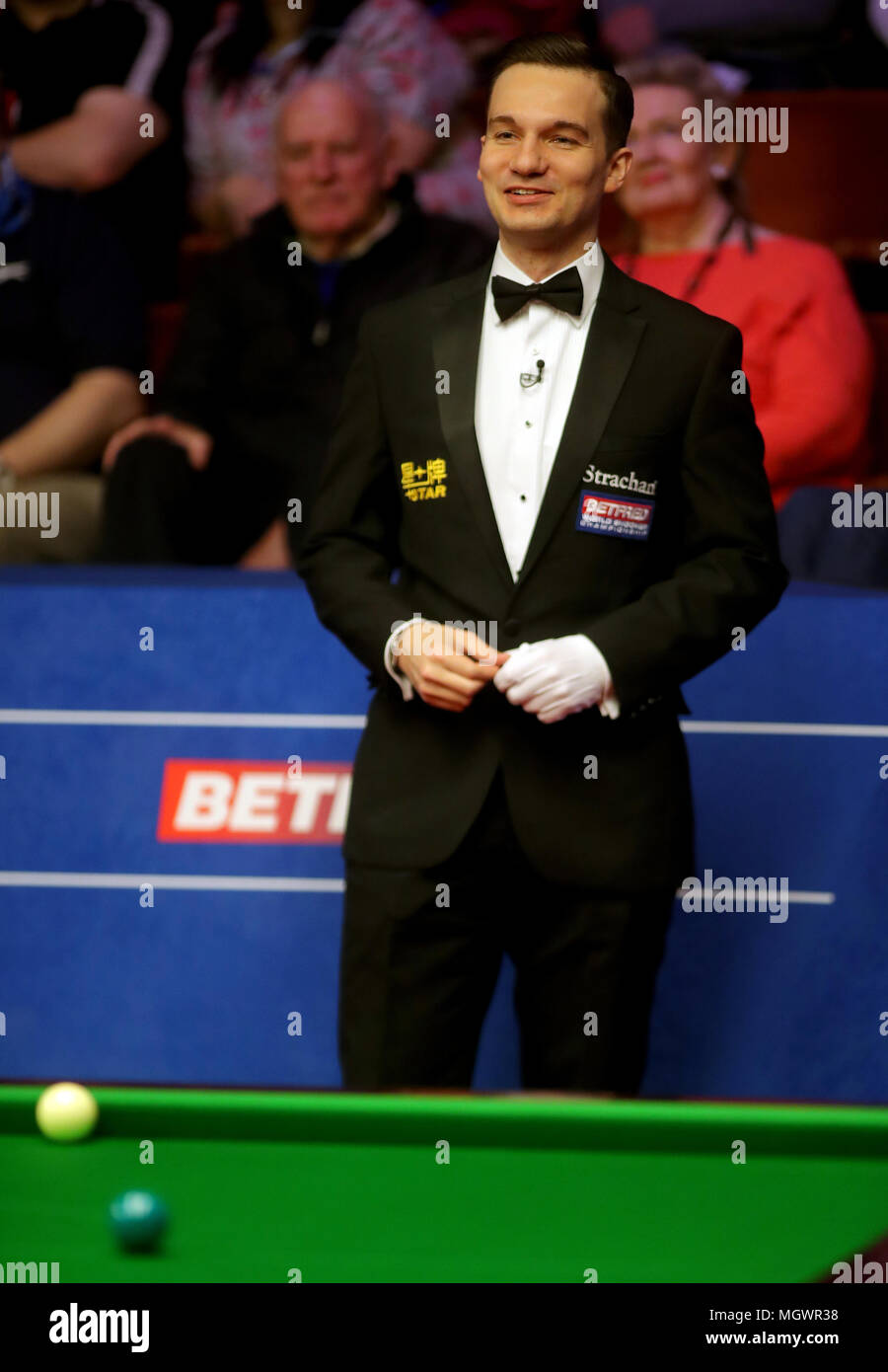 Snooker Referee High Resolution Stock Photography and Images - Alamy