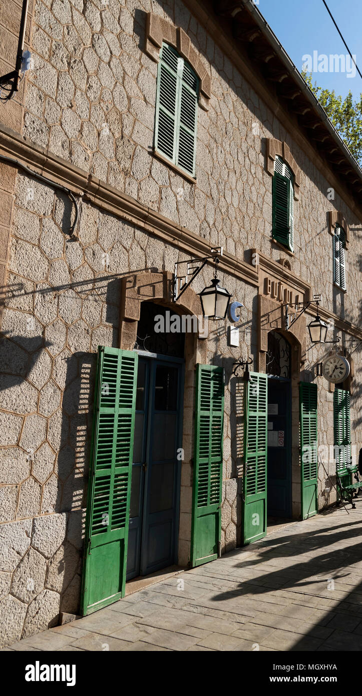 Bunyola Station, Mallorca, Spain, 2018. Bunyola station platform and booking office on the Palma to Soller rail route through the Serra de Ttramuntana Stock Photo