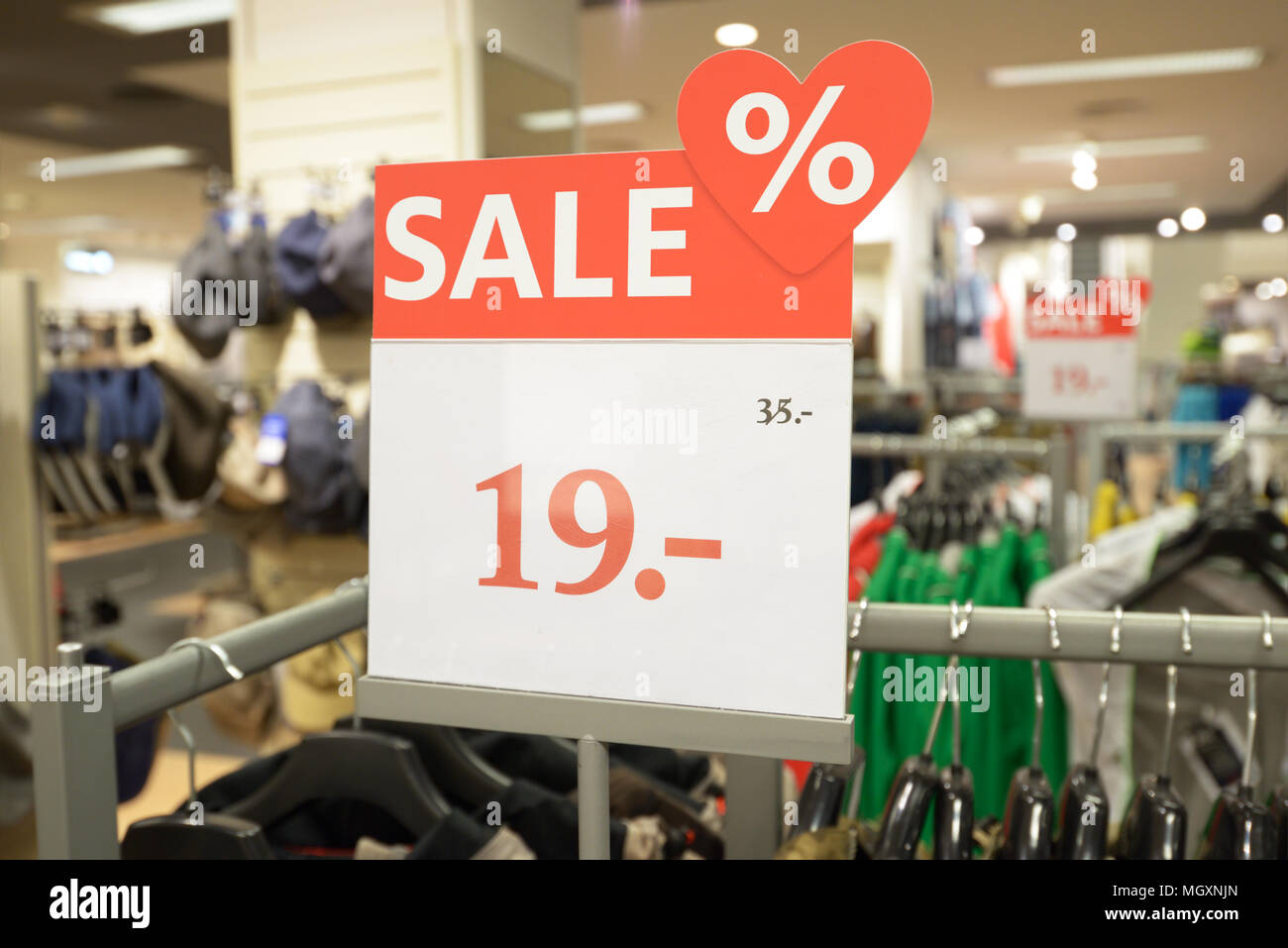 Discount mall hi res stock photography and images Alamy