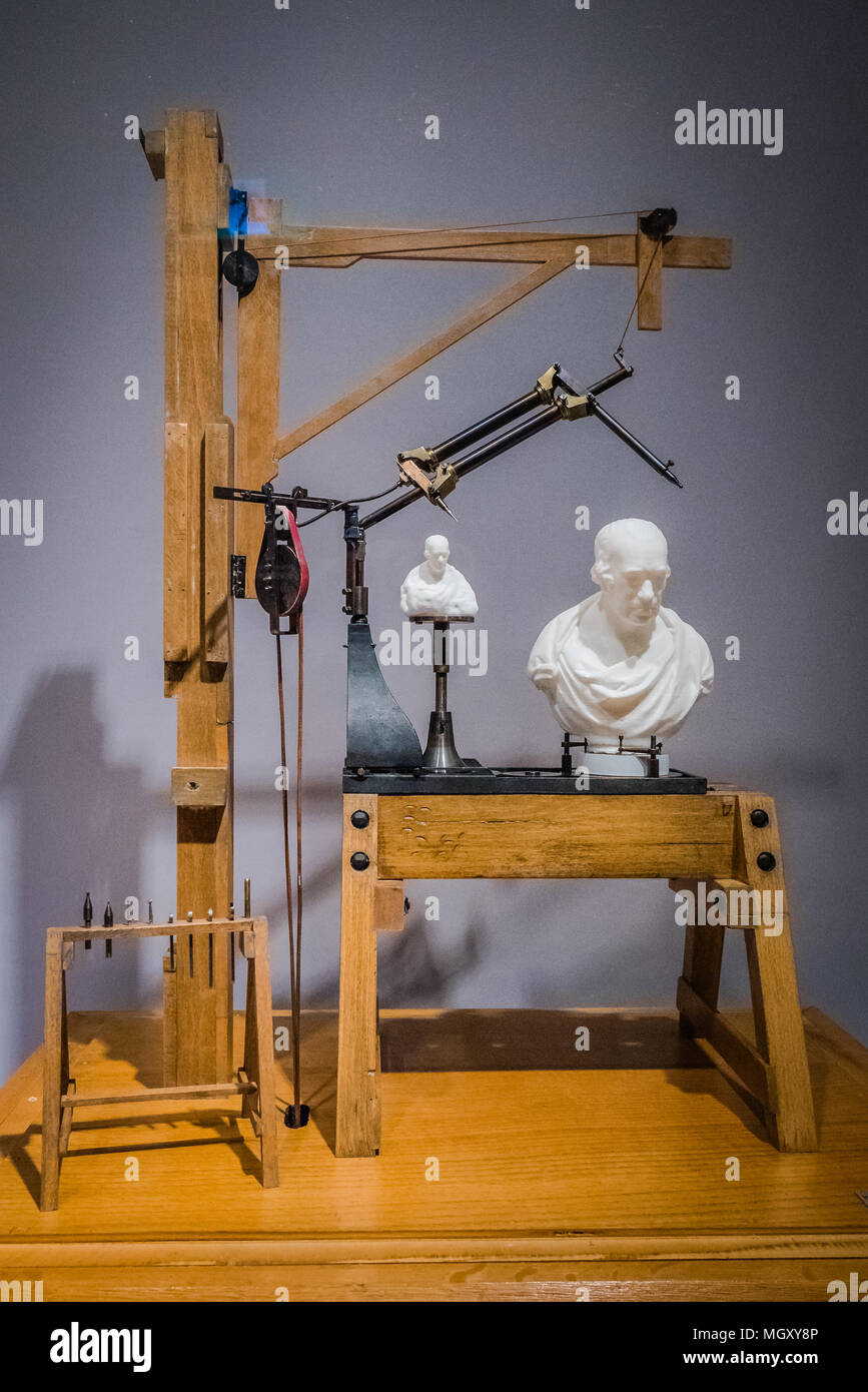 Benjanmin Cheverton designed this sculpture copy machine to produce