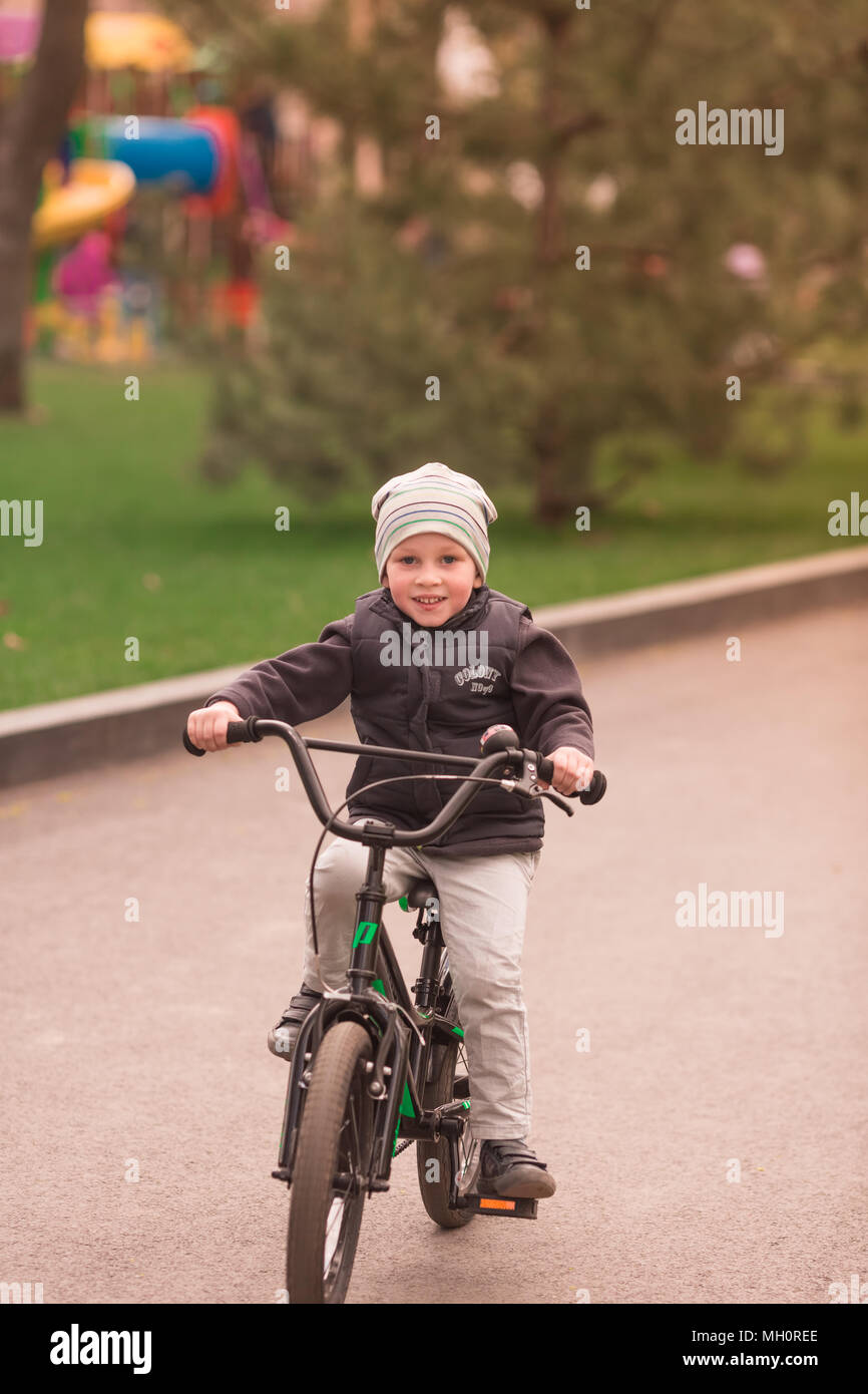 Riding lessons for kids hires stock photography and images Alamy