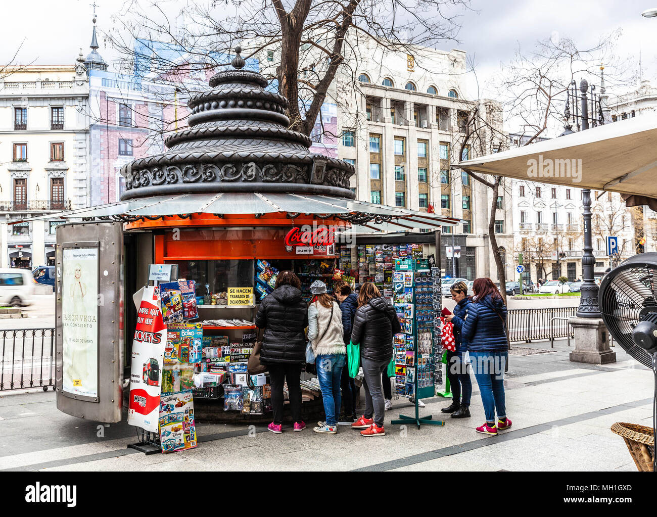 Quiosco de prensa hires stock photography and images Alamy