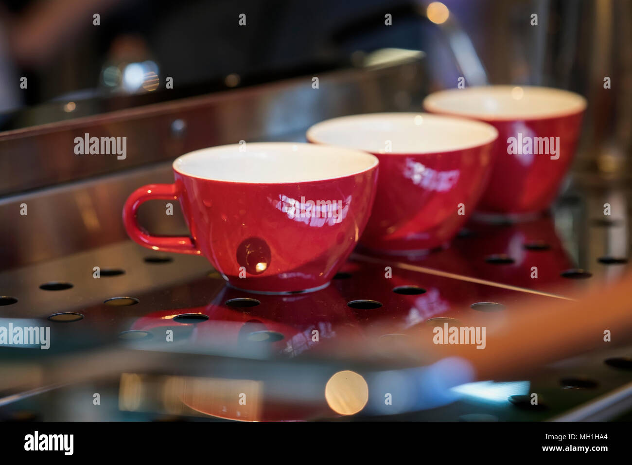 https://c8.alamy.com/comp/MH1HA4/red-cups-on-the-stand-of-the-coffee-machine-bar-vintage-dark-tone-coffee-time-for-background-use-coffee-culture-and-professional-coffee-making-s-MH1HA4.jpg