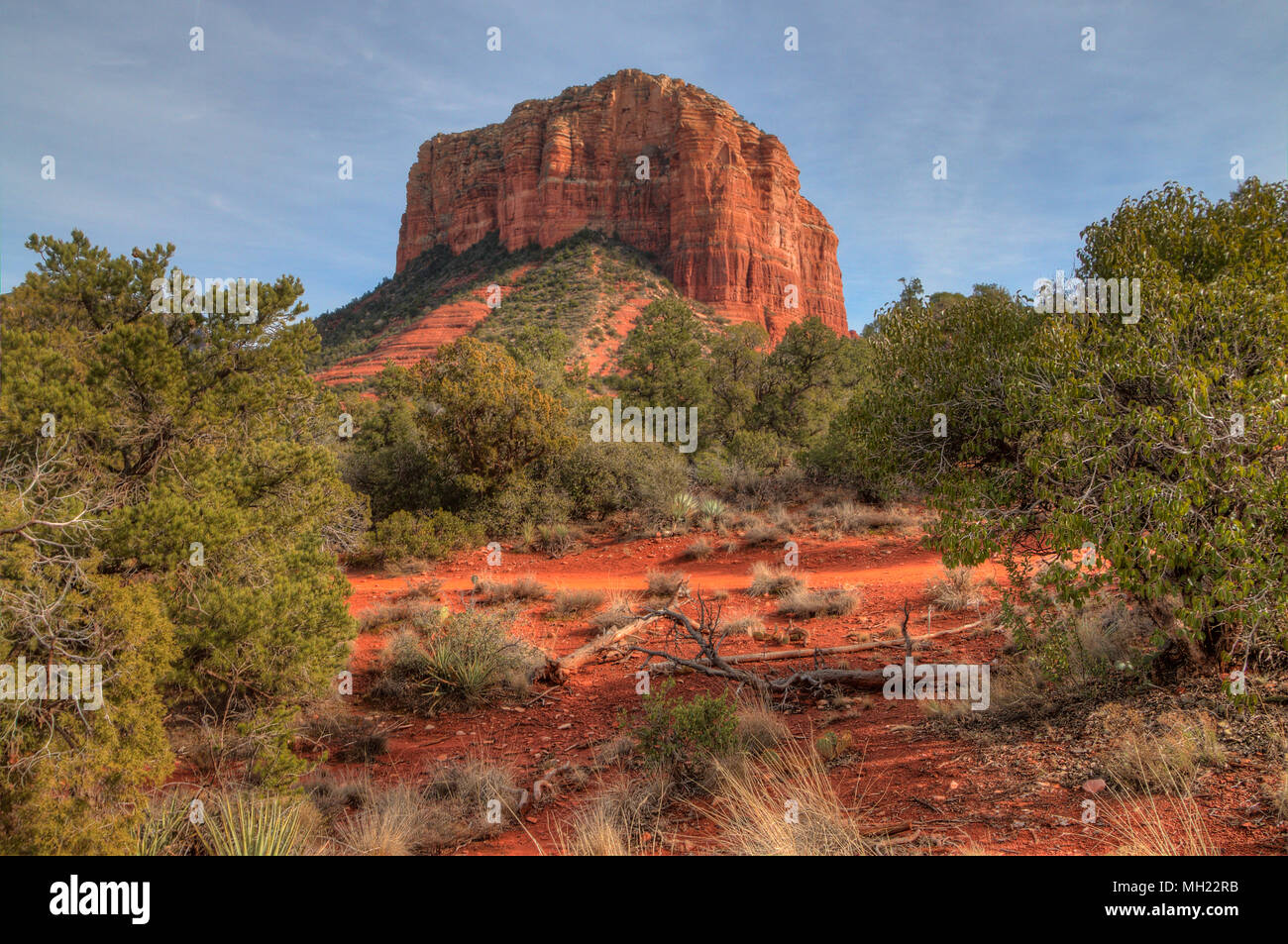 Sedona, Arizona has beautiful orange rocks and pillars in the desert ...