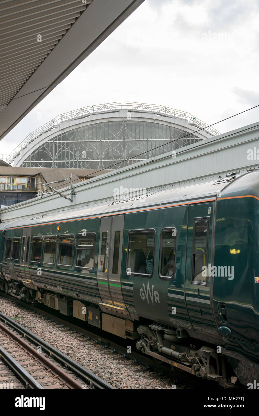 A Great Western Railway train in green livery waits outside Paddington Station Stock Photo