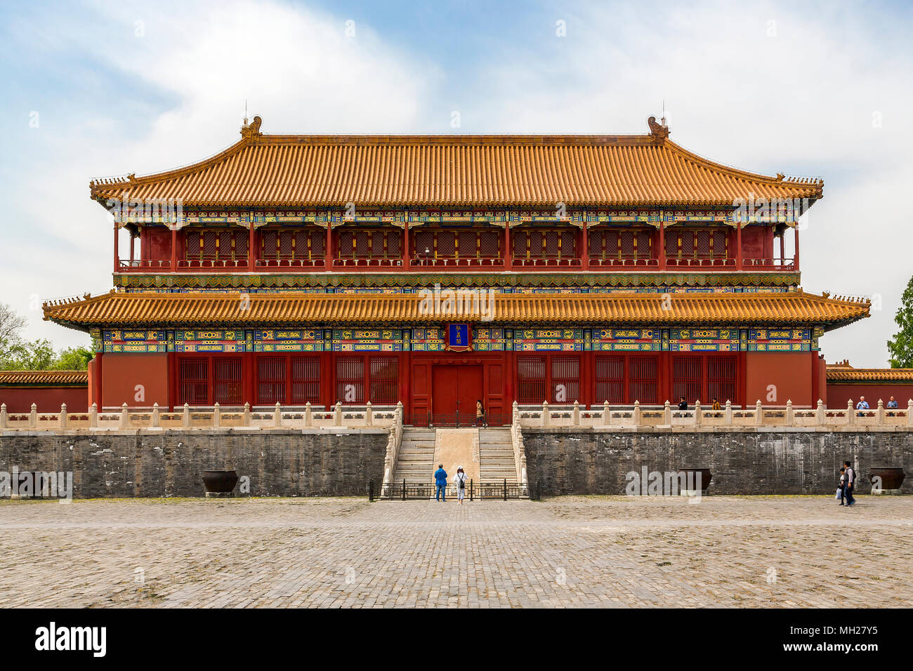 Tourists wonder at The Pavilion of Rigorous Justice with it's elaborate decoration and yellow glazed tile roof. Forbidden City, Beijing, China. Stock Photo