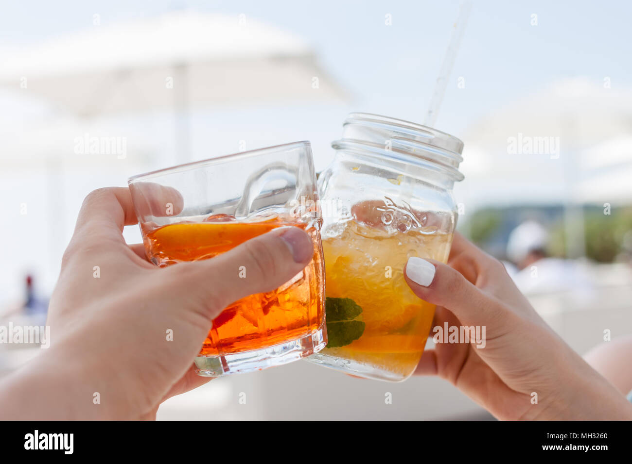 Two glasses together hi-res stock photography and images - Alamy