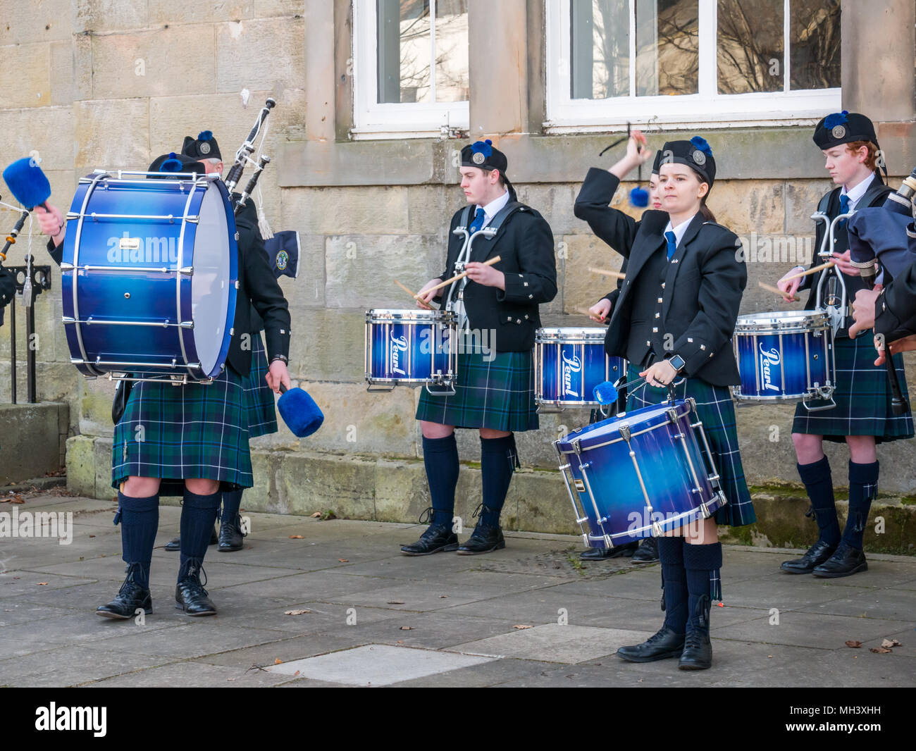 Drummers and bagpipes, Haddington Pipe Band dressed in kilts, Corn Exchange, Place d'Aubigny, Court Street, East Lothian, Scotland, UK Stock Photo