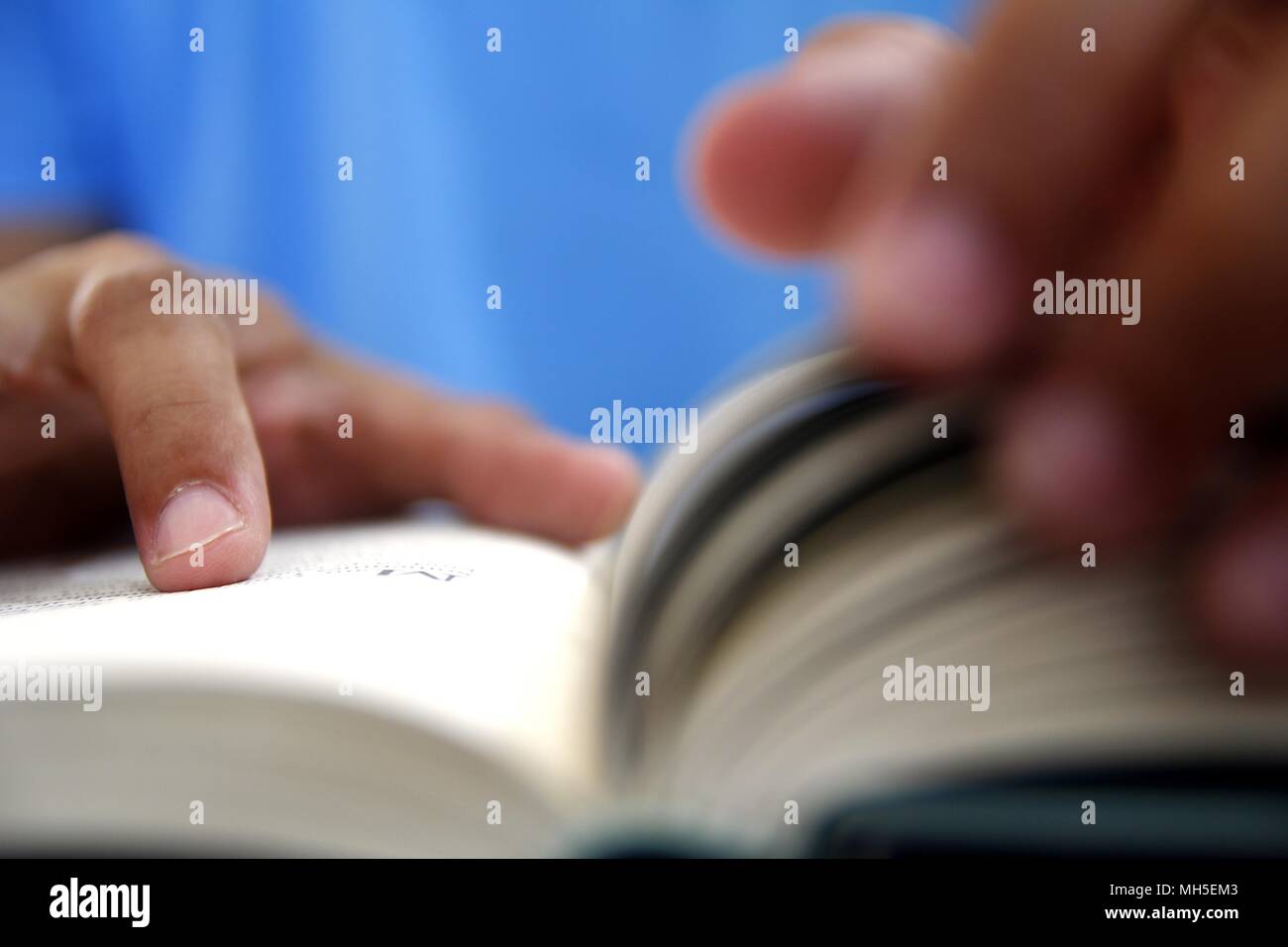 Thumb book textbook hi-res stock photography and images - Alamy