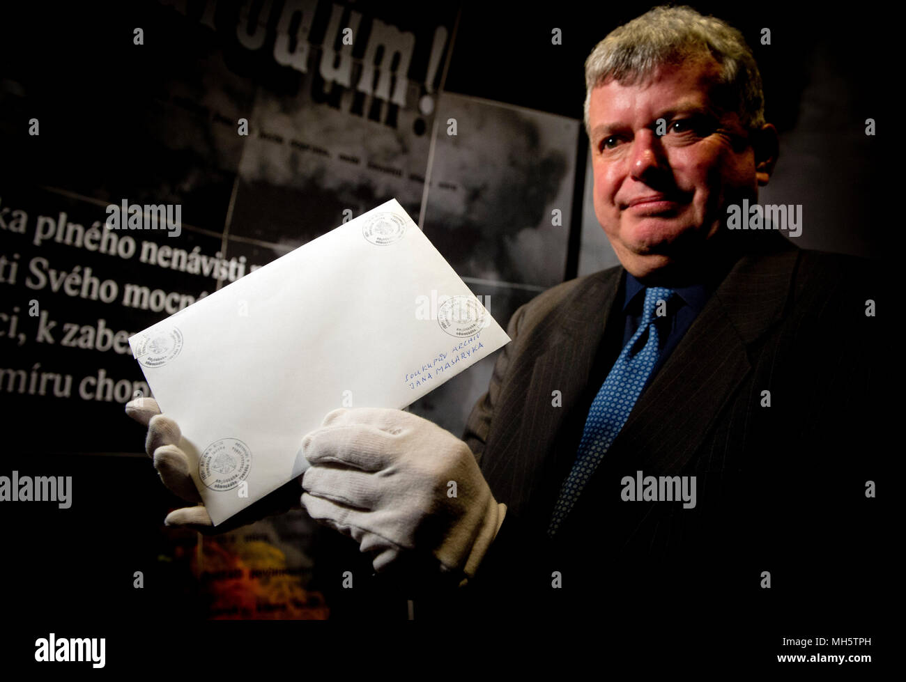 A sealed envelope with the last words of Czechoslovakia's founder and
