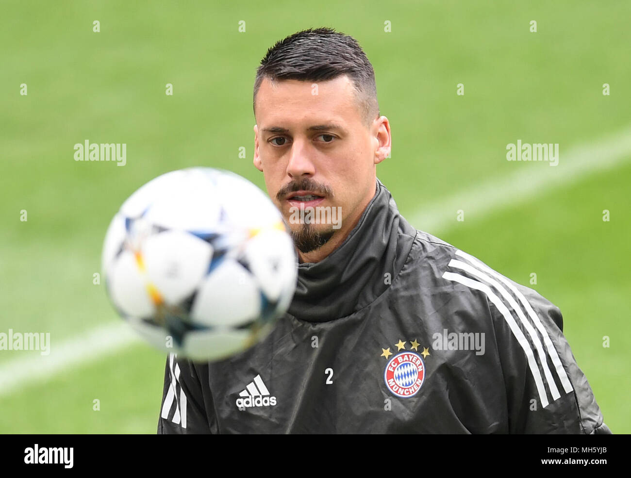 Munchen fc bayern vs madrid real hires stock photography and images
