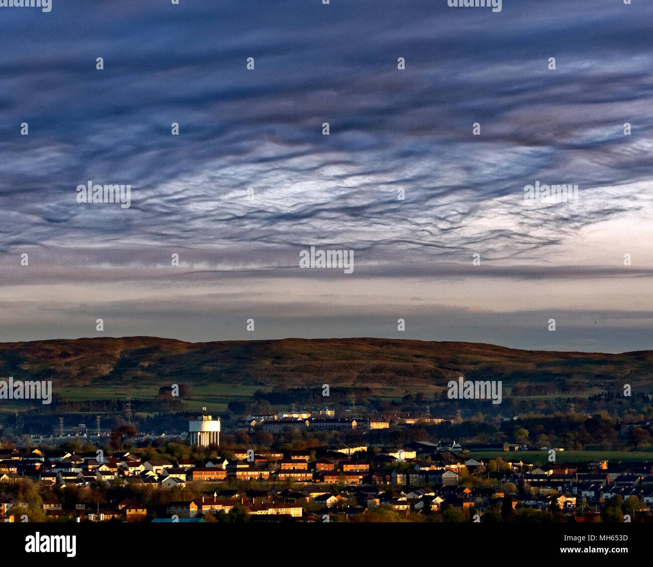 Glasgow, Scotland, UK 30th April. UK Weather Hopi prophecy day of Purification:end of the world apocalypse prediction  Cobweb sky at Dawn over the western suburb of Drumchapel and its water tower with the Kilpatrick hills and its villages. Gerard Ferry/Alamy news Credit: gerard ferry/Alamy Live News Stock Photo