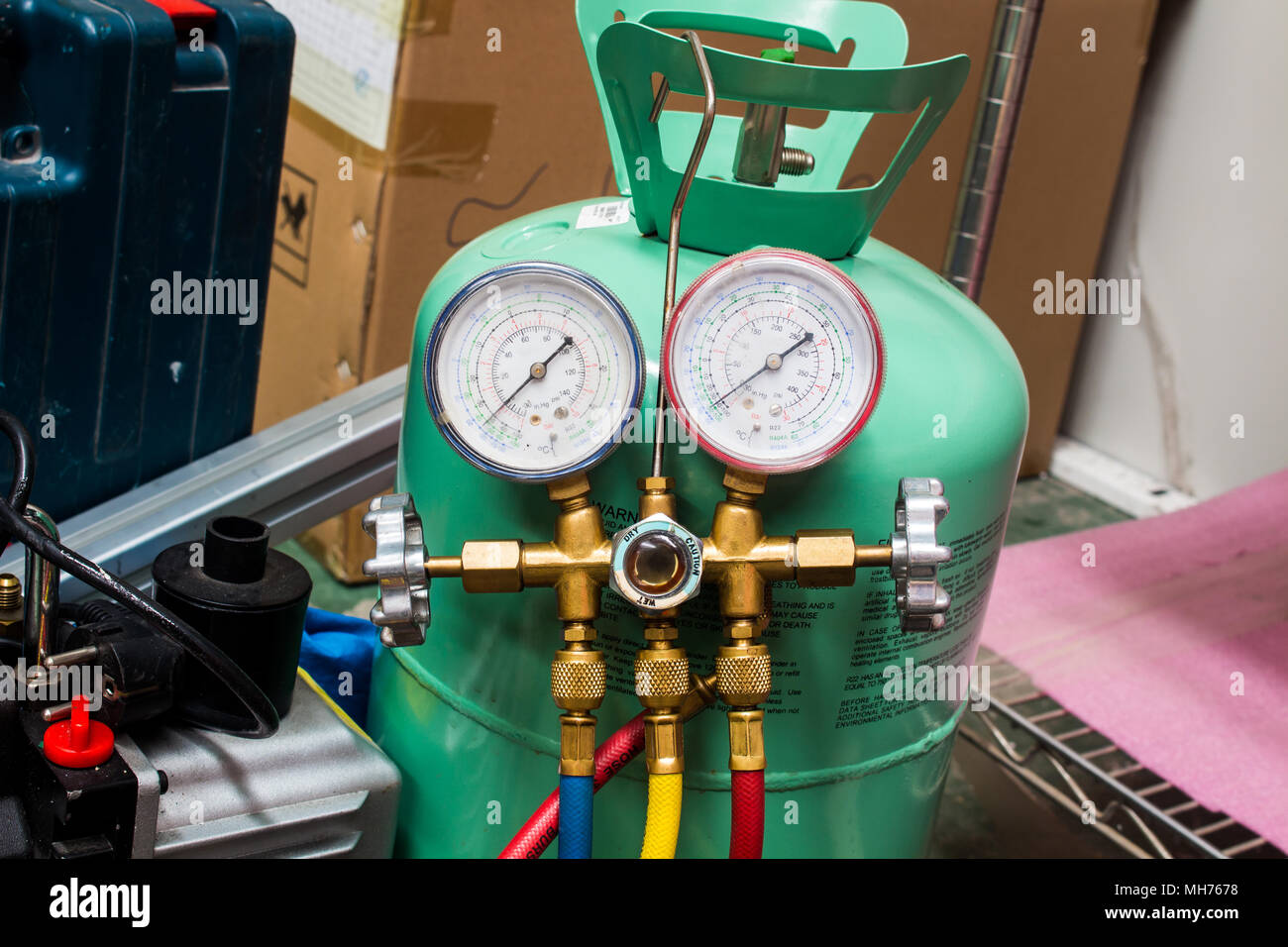 Manifold gauge hires stock photography and images Alamy
