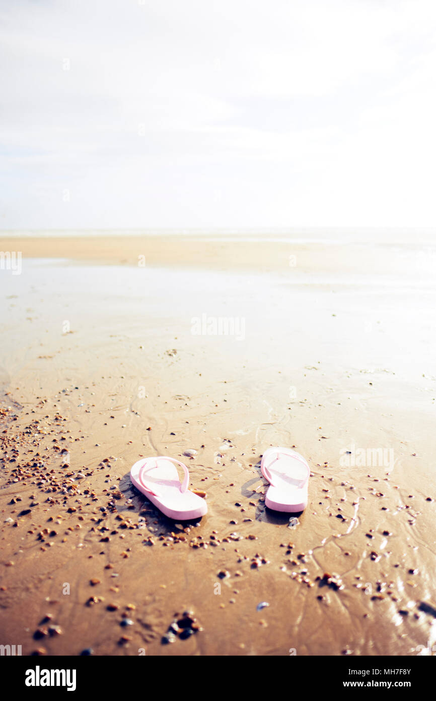 Flip flops beach hi-res stock photography and images - Alamy