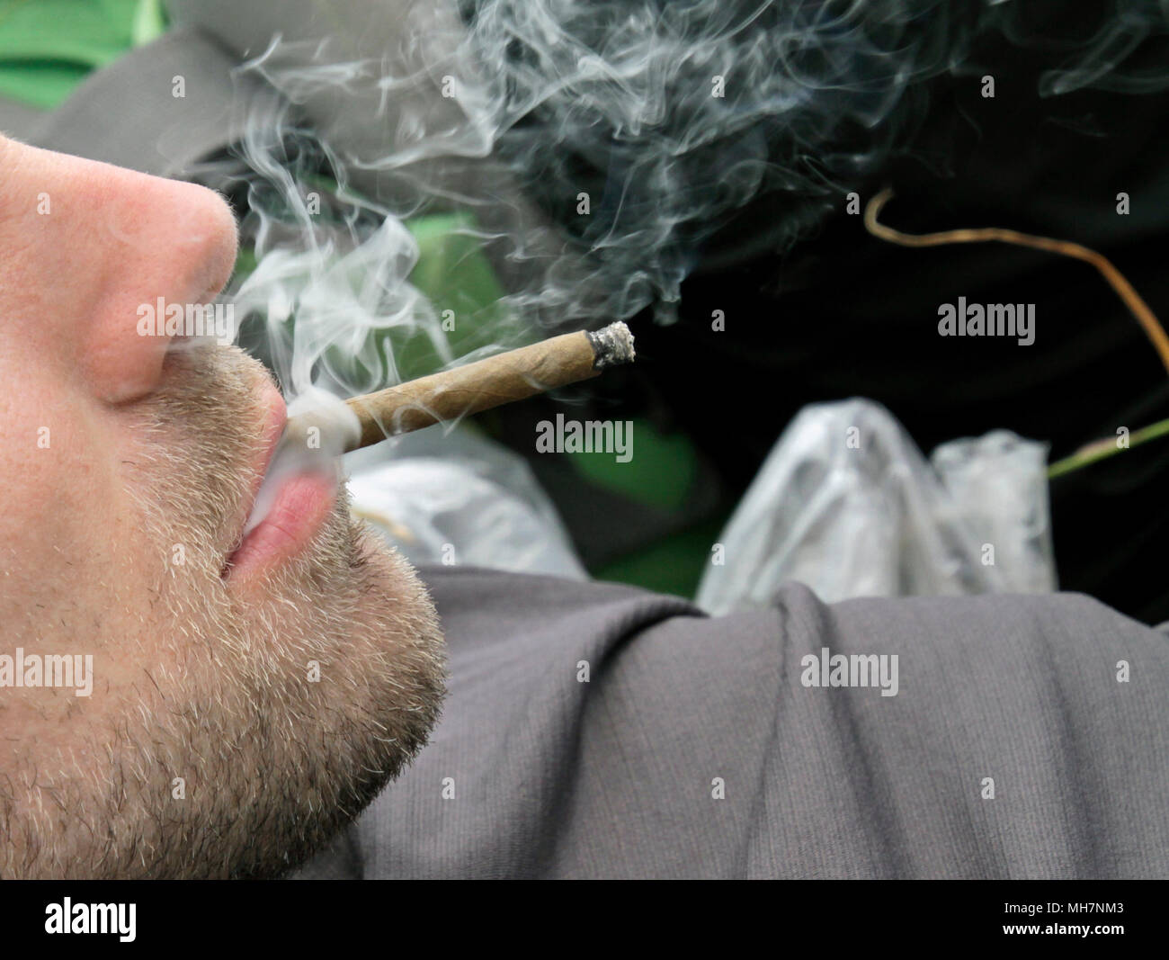 ACCESSOIRES FUMEURS - Accessoires Cigarettes - Fume-cigarette