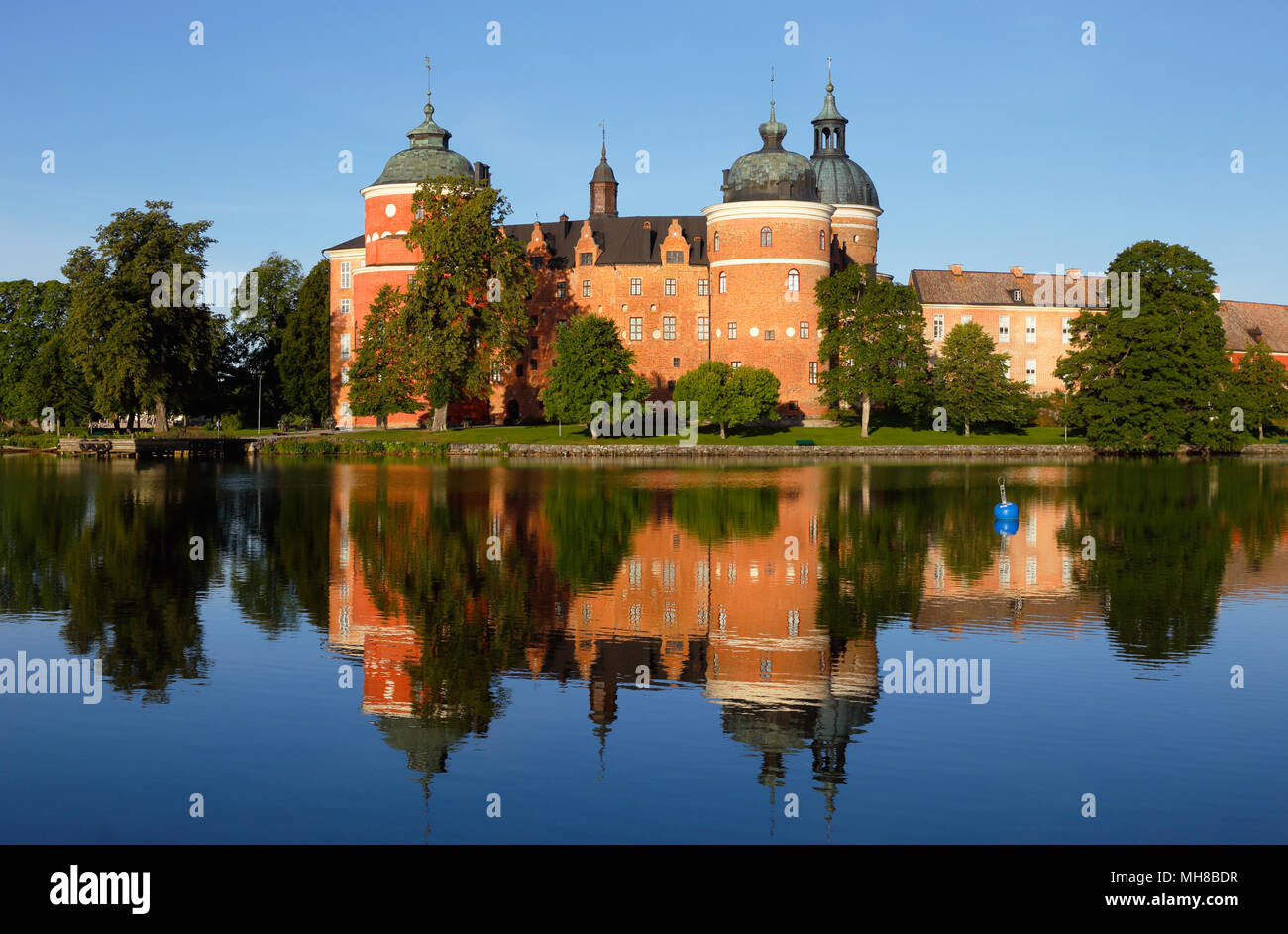 The royal Gripsholm castle located in Mariefred in the Province of Sodermanland, Sweden, mirrored in the water. Construction started1537 and was compl Stock Photo