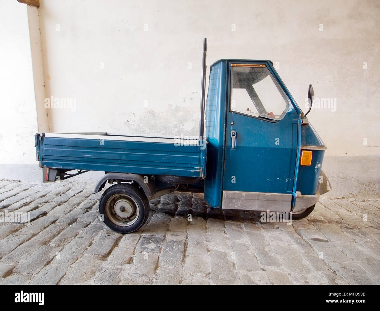 PIaggio Ape car. Commercial vehicle, Italy Stock Photo - Alamy