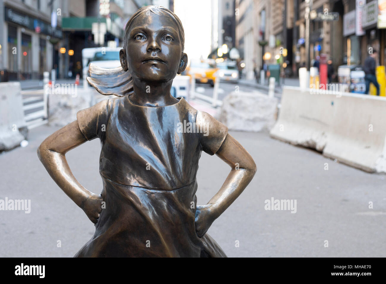 Fearless girl statue hi-res stock photography and images - Alamy