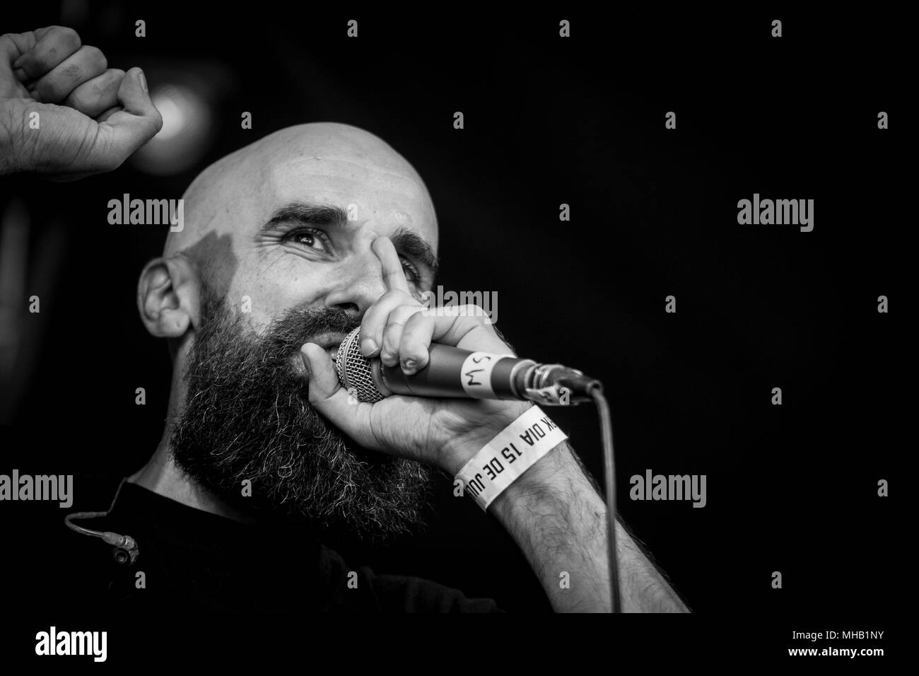Mundo Segundo performing live in Portugal @ MEO Marés Vivas Summer ...