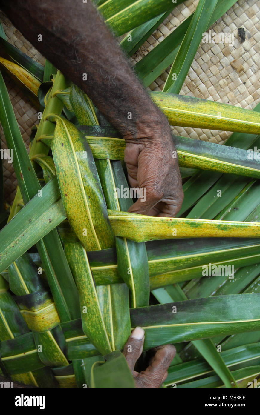 Asian palm leaf woven basket — img 9