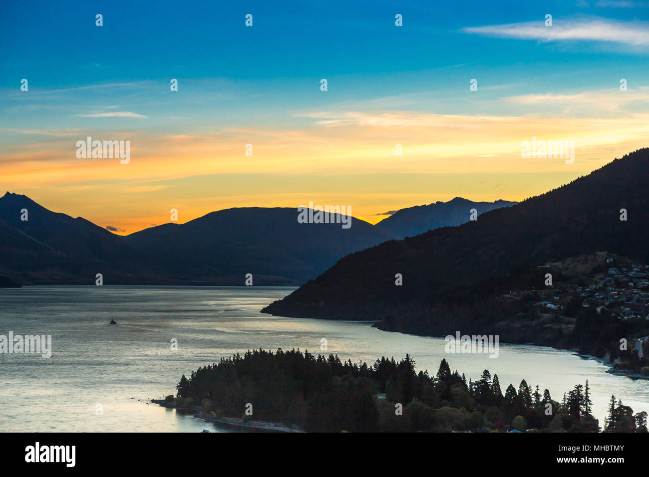 Queenstown in New Zealand. The city of adventure and nature Stock Photo ...