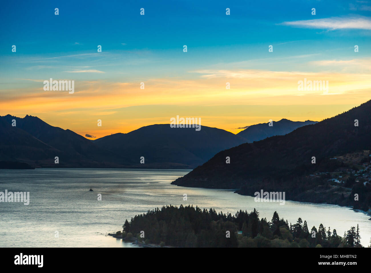 Queenstown in New Zealand. The city of adventure and nature Stock Photo ...