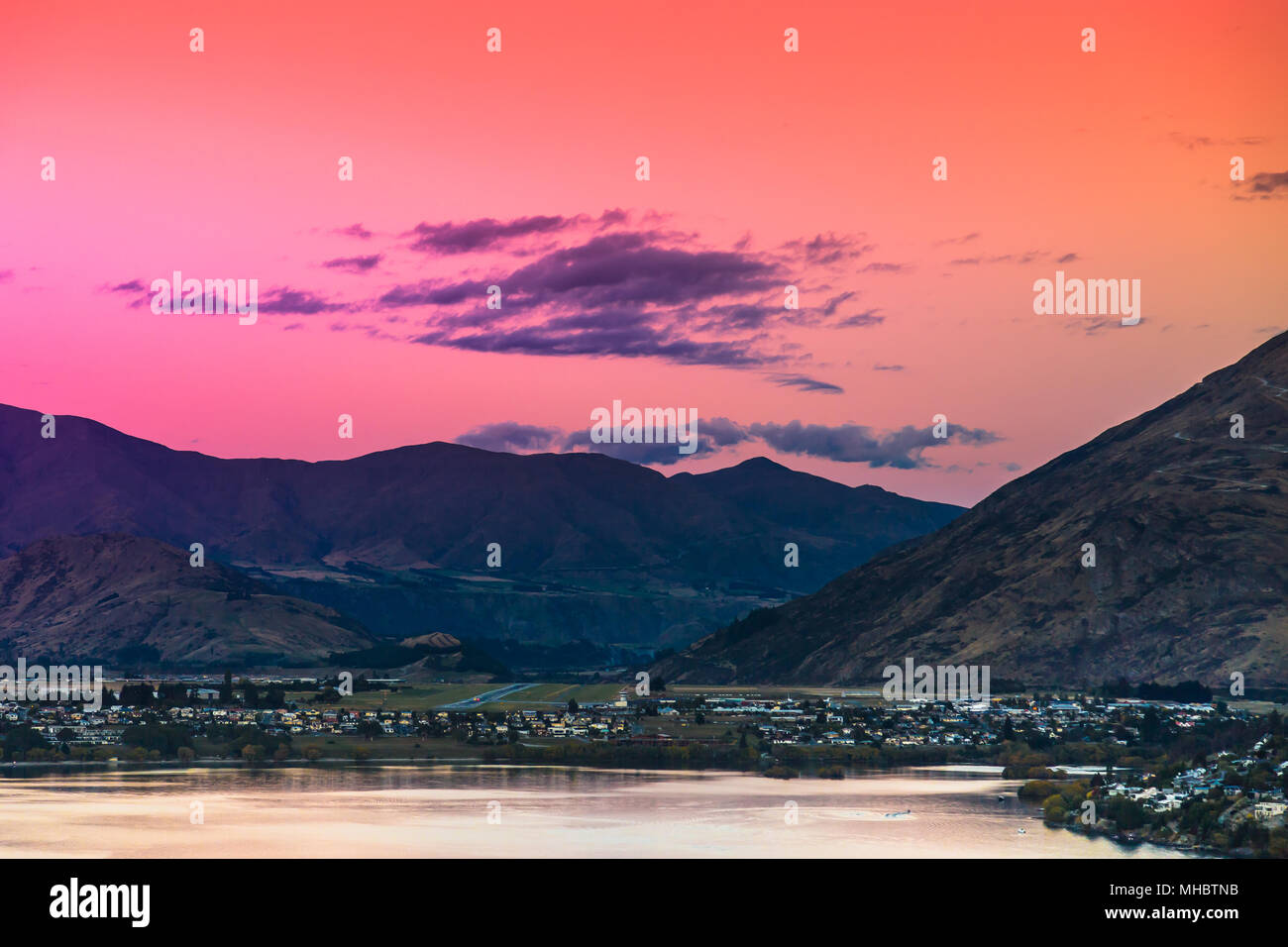 Queenstown in New Zealand. The city of adventure and nature Stock Photo ...
