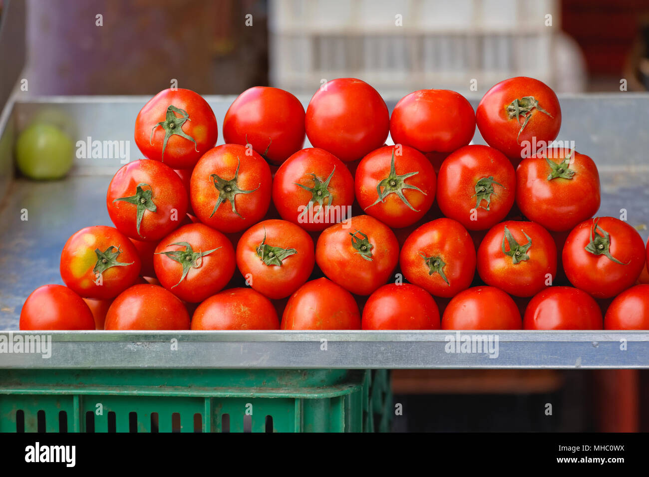 Pile of Red Tomato at Market Stall Stock Photo - Alamy