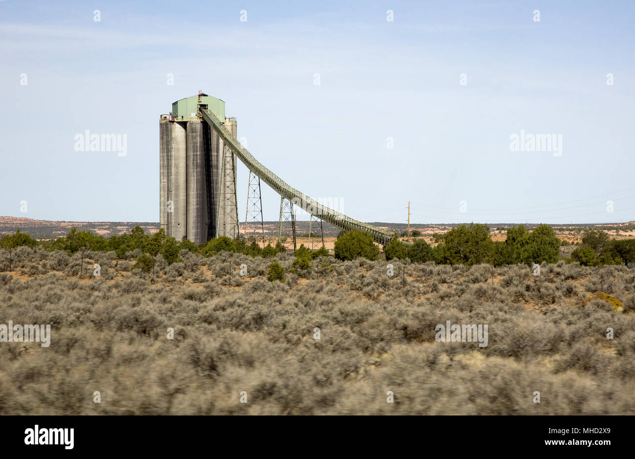 Black Mesa coal storage silos and conveyor belt - Coal from the Kayenta Mine is loaded onto trains at the silos in northern Arizona, United States. Stock Photo