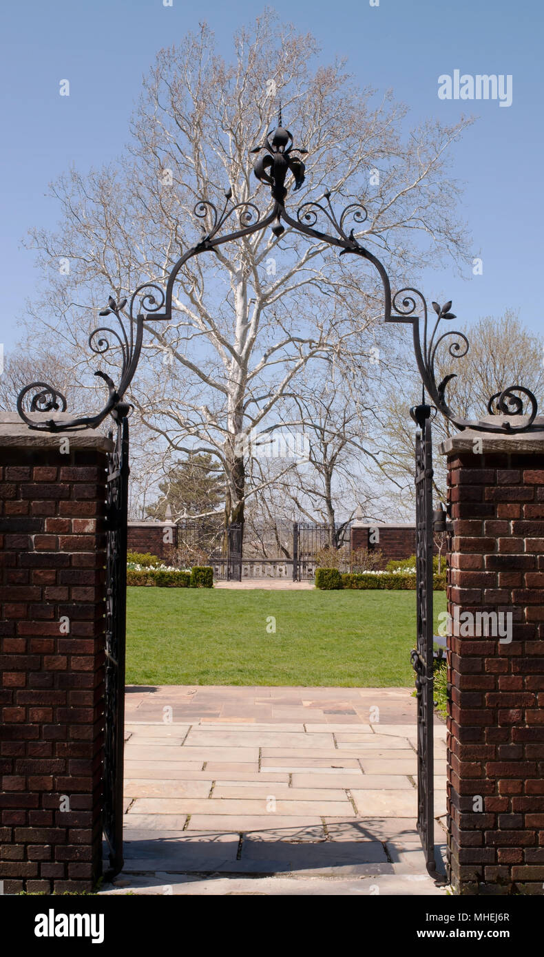 A gate opening leading into a garden at Mellon Park in Pittsburgh, Pennsylvania in spring Stock Photo