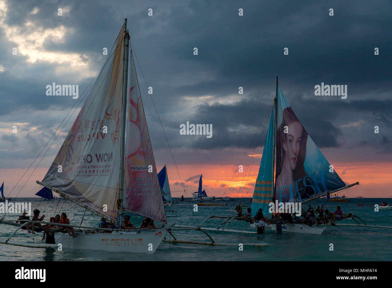 Boracay boats philippines hi-res stock photography and images - Alamy