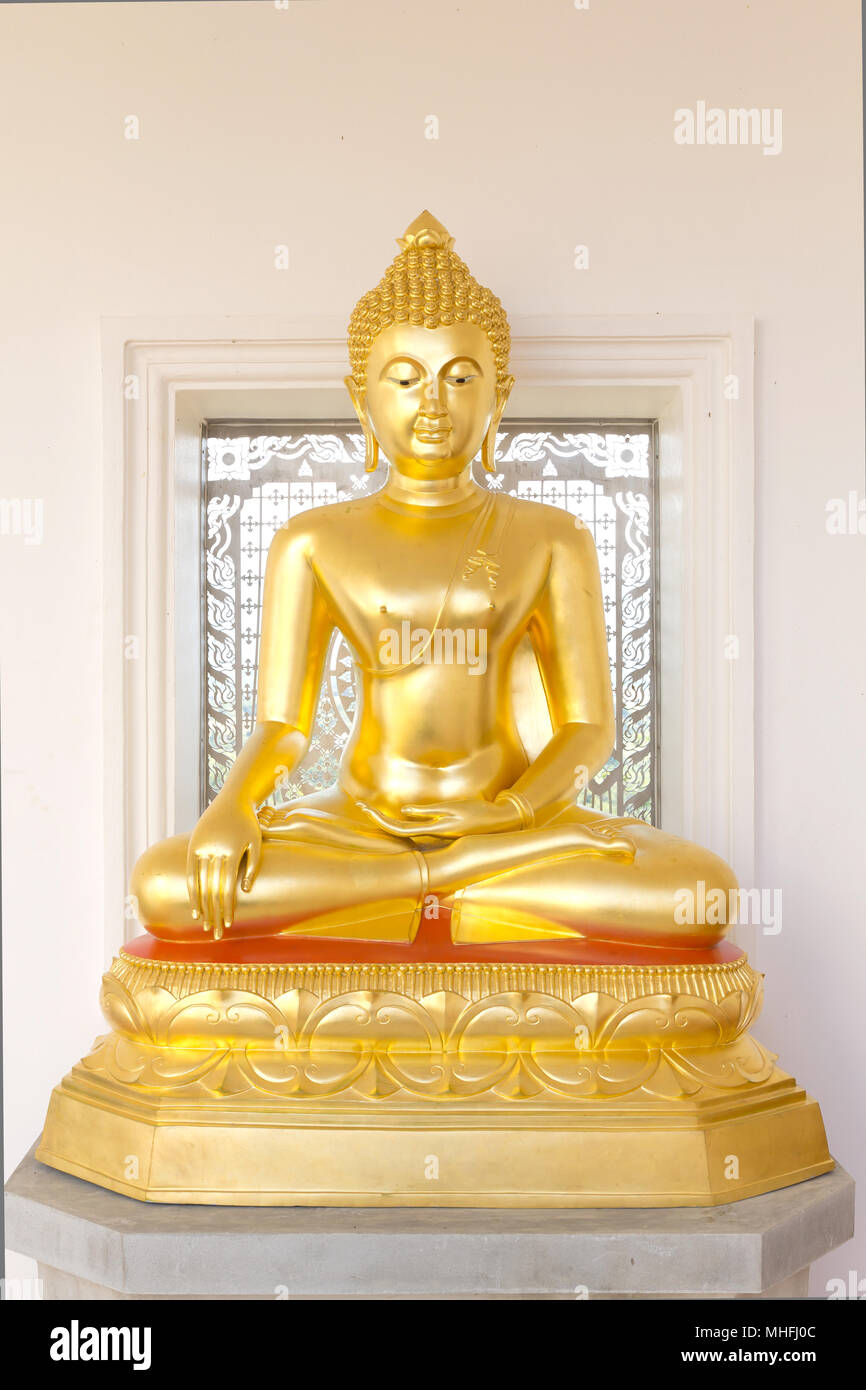 Golden buddhas image in thai temple Stock Photo - Alamy