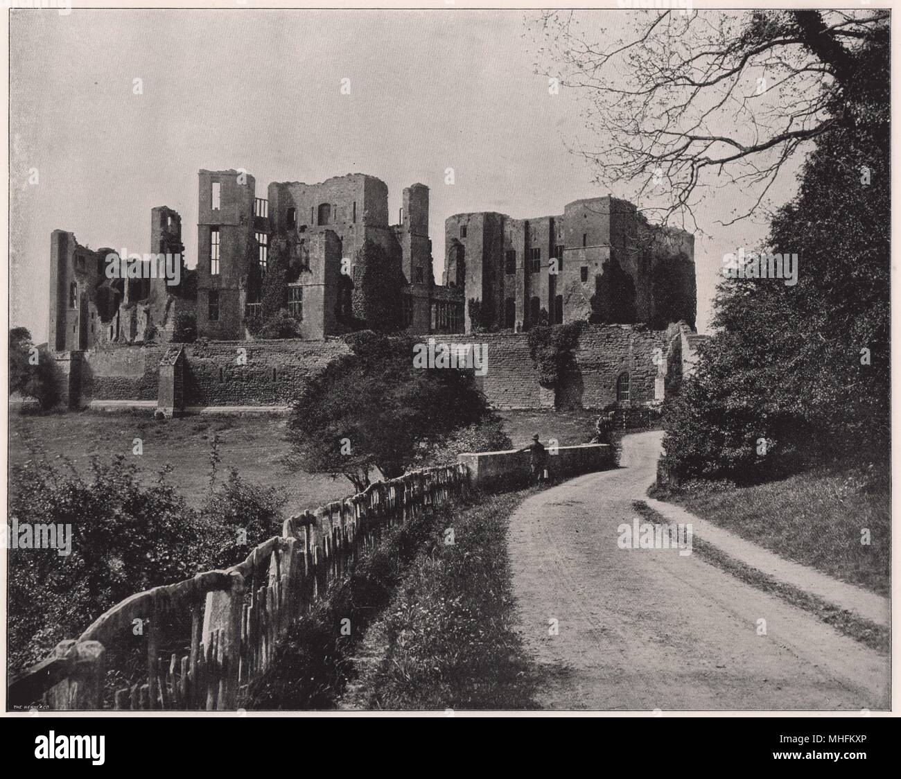 Middle ages castle hi-res stock photography and images - Alamy
