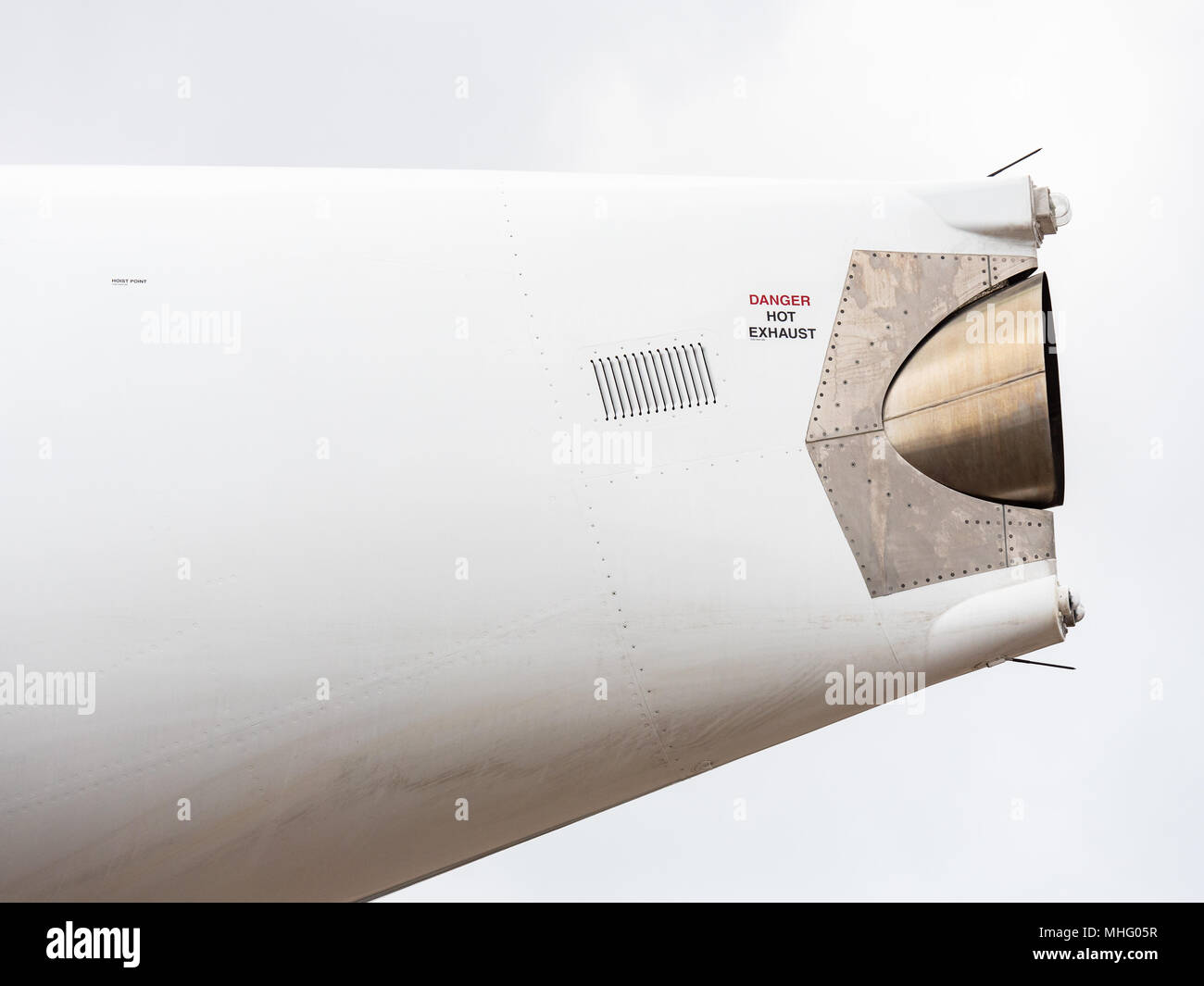 APU, Auxiliary Power Unit, exhaust pipe at the tail of passenger