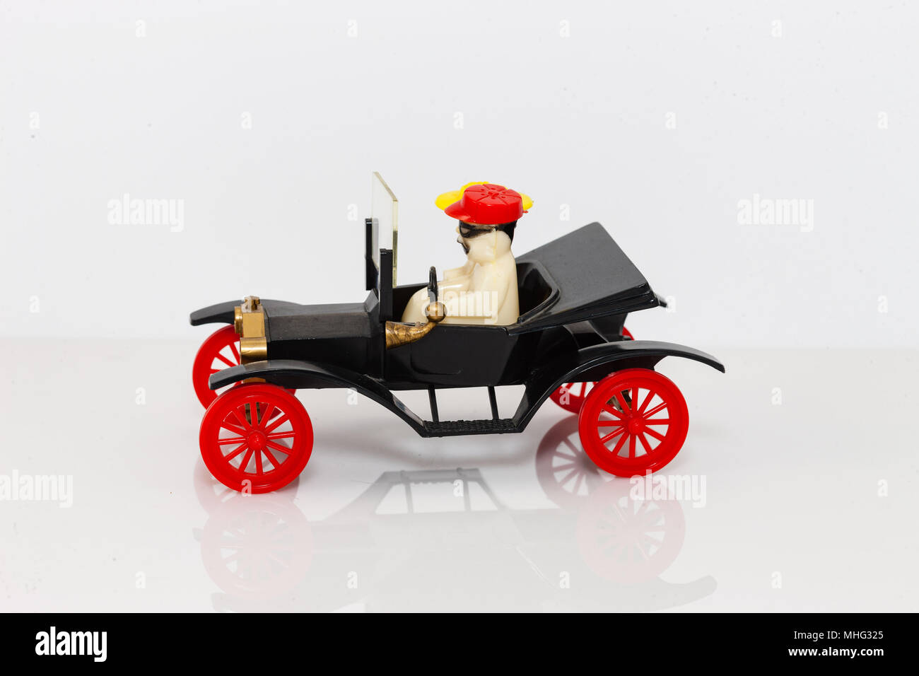 the man and woman in antique car salt and pepper shakers Stock Photo