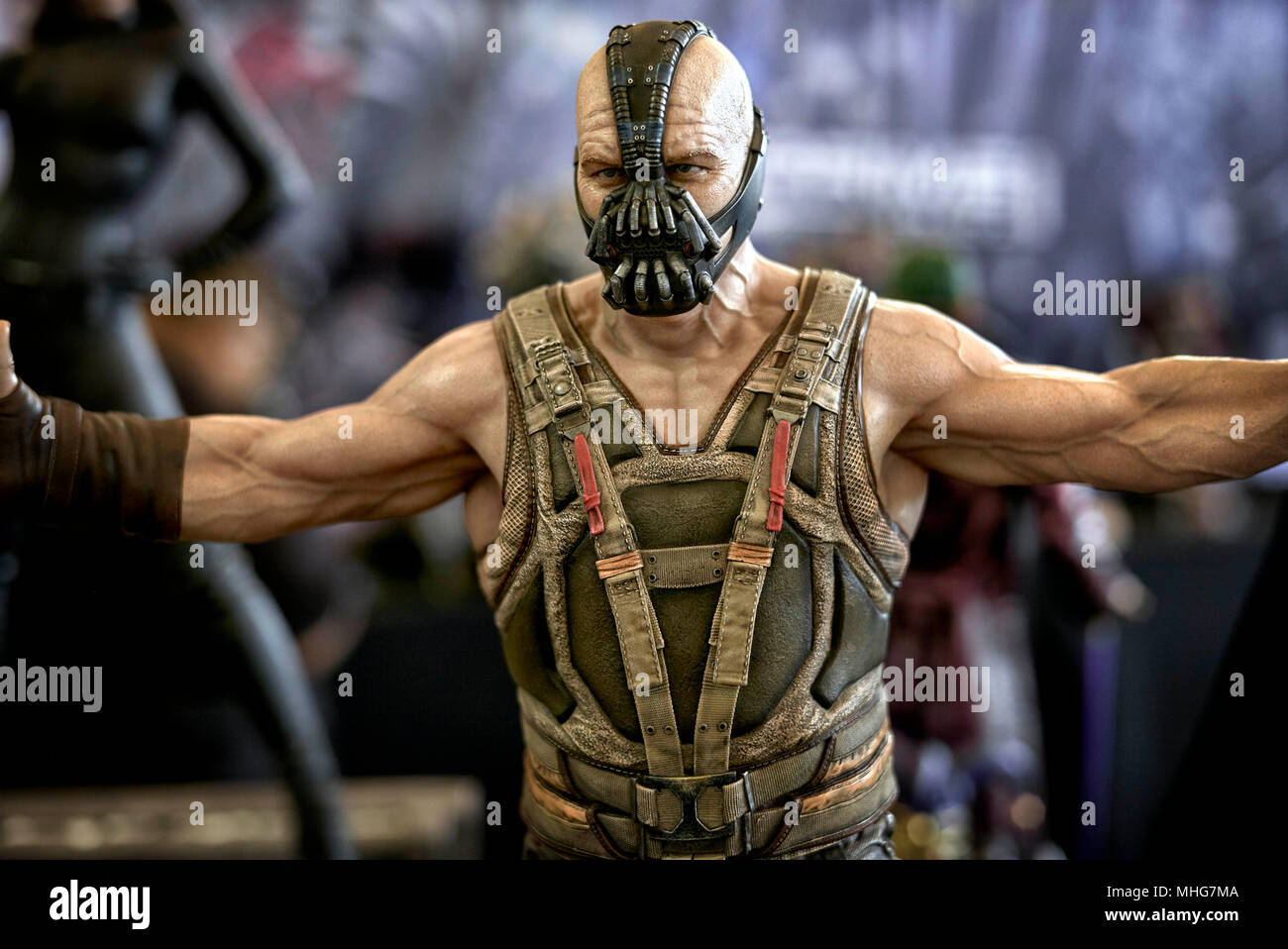 Tom hardy bane hi-res stock photography and images - Alamy