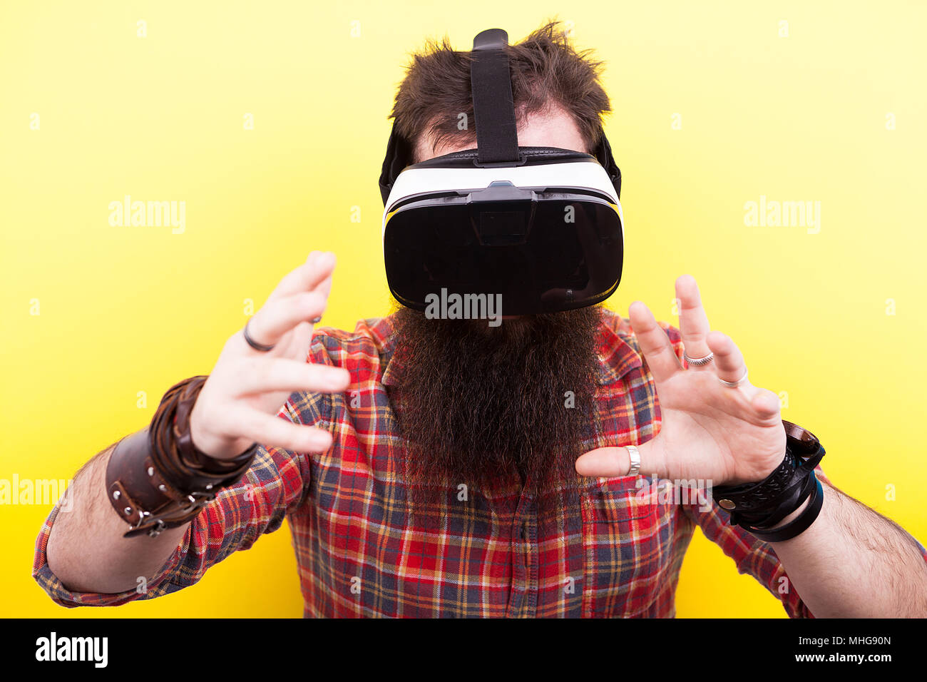 Bearded man wearing vr glasses hi-res stock photography and images - Alamy