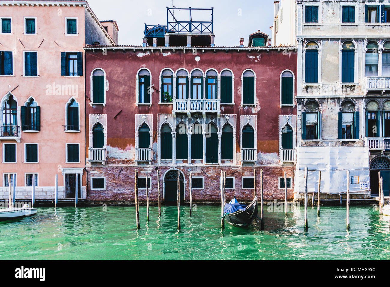 One gondola hi-res stock photography and images - Alamy