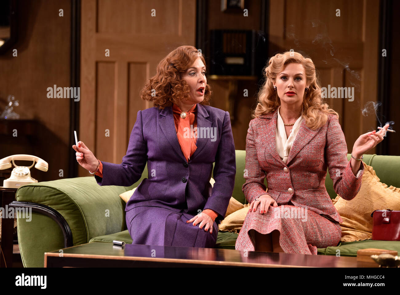 Tracy-Ann Oberman (playing Monica Reed, left) and Katherine Kingsley (playing Liz Essendine) in a scene from Present Laughter by Noel Coward, Chichest Stock Photo