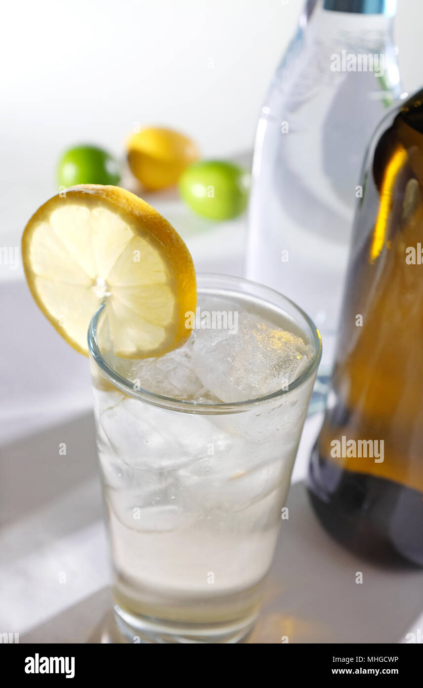 white port and tonic water drink Stock Photo Alamy