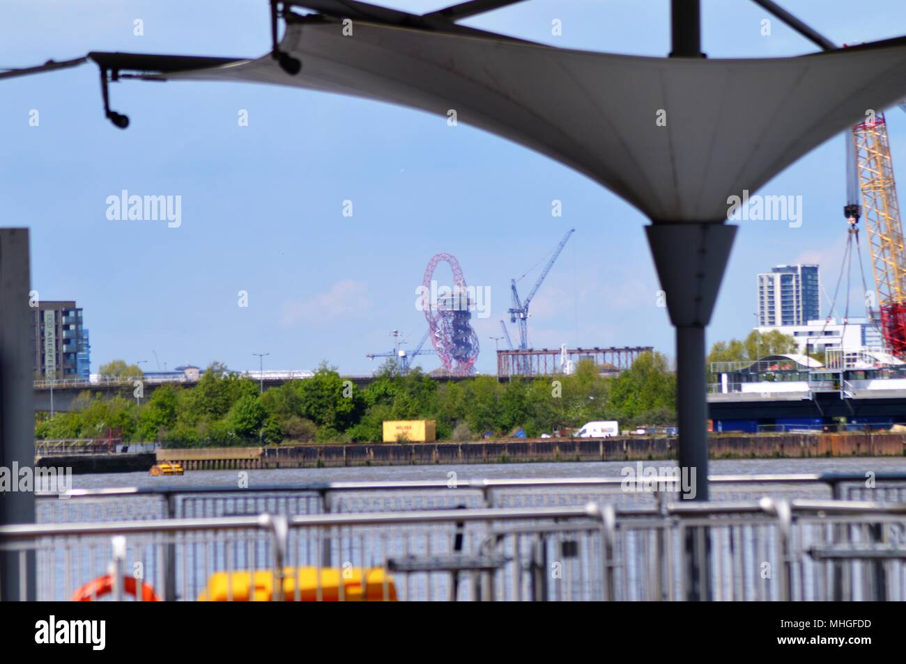 Emirates Cable Car and The MBNA Thames Clipper Stock Photo Alamy