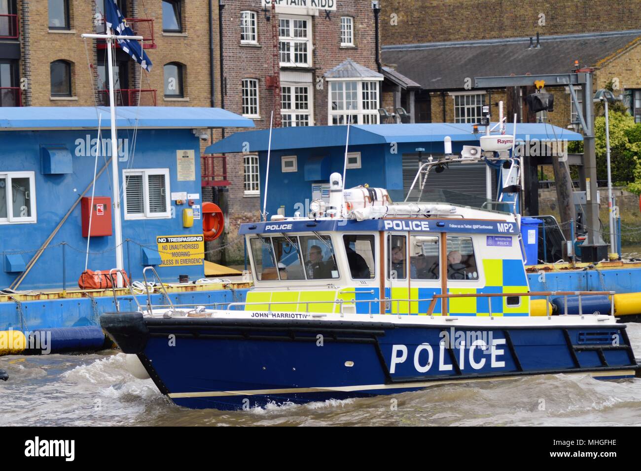 Emirates Cable Car and The MBNA Thames Clipper Stock Photo Alamy