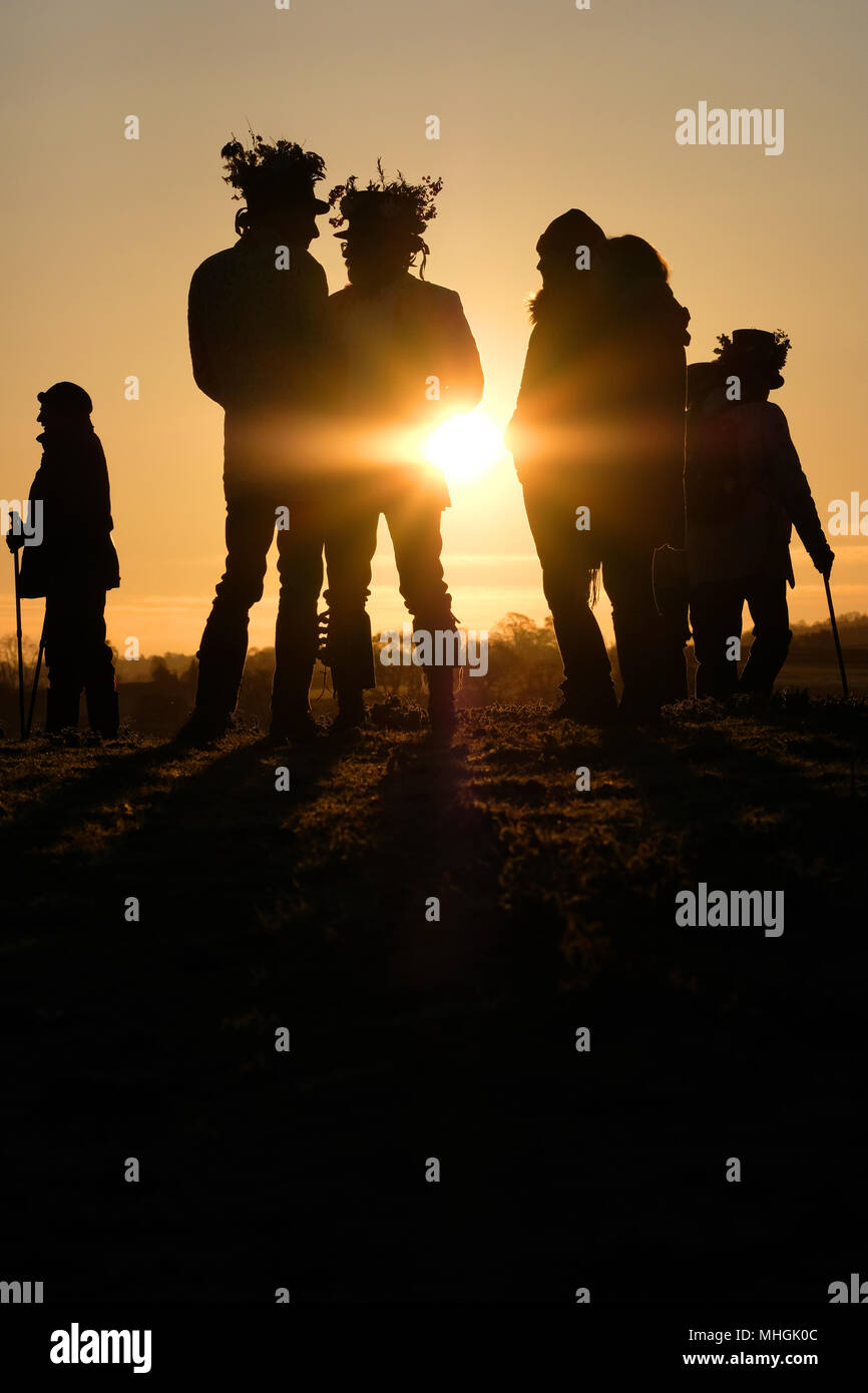 Bach Camp hillfort, Kimbolton, Herefordshire - Tuesday 1st May 2018 - Members of the Leominster Morris Men gather to celebrate the dawn sunrise on May Day on the ancient hillfort at Bach Camp.  Photo Steven May / Alamy Live News Stock Photo