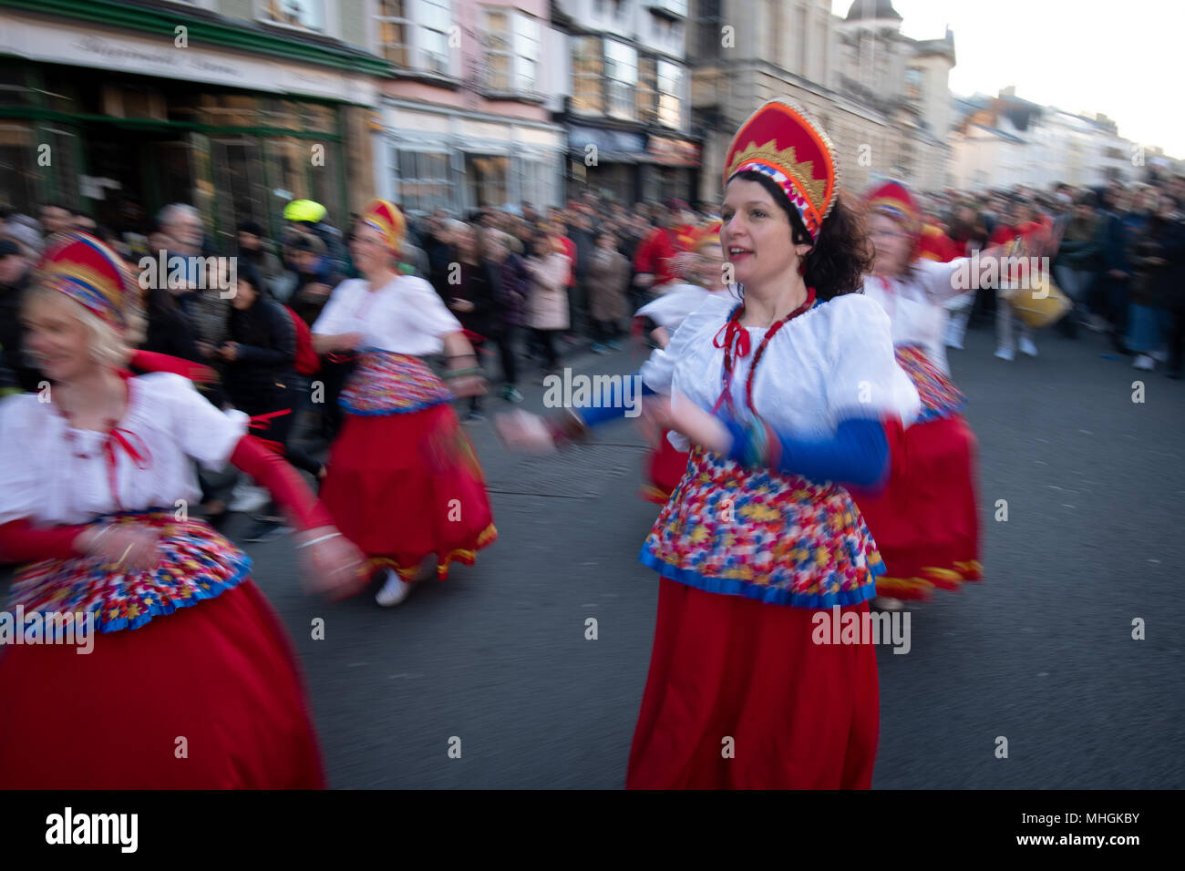 Oxford, UK. 1st May, 2018.  Revellers in Oxford for the annual May Day celebrations. Oxford celebrates May morning with the Magdalen boys choir singing at sunrise. Thousands line the streets to listen to what has become an annual Mayday tradition. Andrew Walmsley/Alamy Live News  Stock Photo