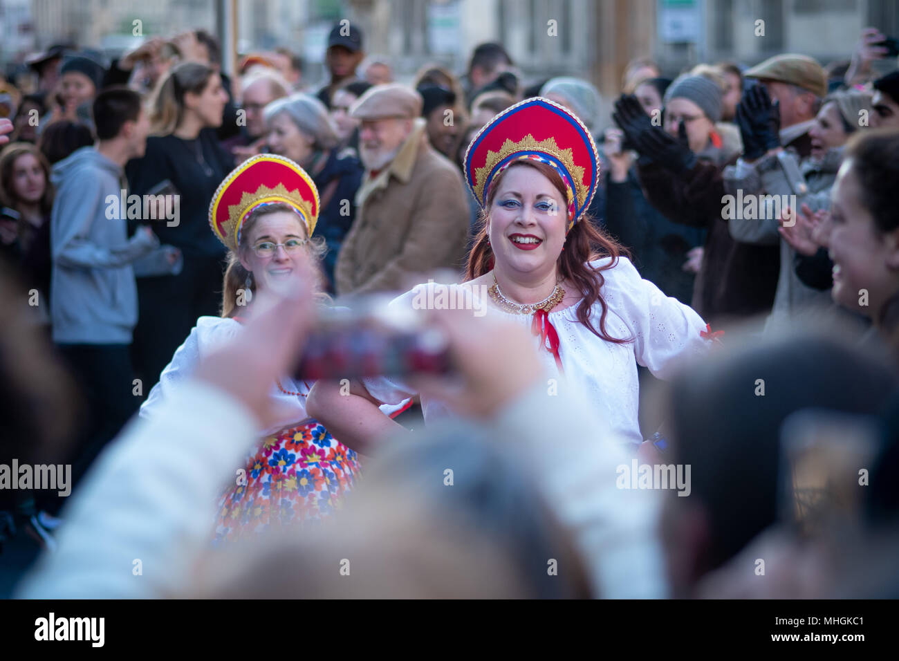 Oxford, UK. 1st May, 2018.  Revellers in Oxford for the annual May Day celebrations. Oxford celebrates May morning with the Magdalen boys choir singing at sunrise. Thousands line the streets to listen to what has become an annual Mayday tradition. Andrew Walmsley/Alamy Live News  Stock Photo