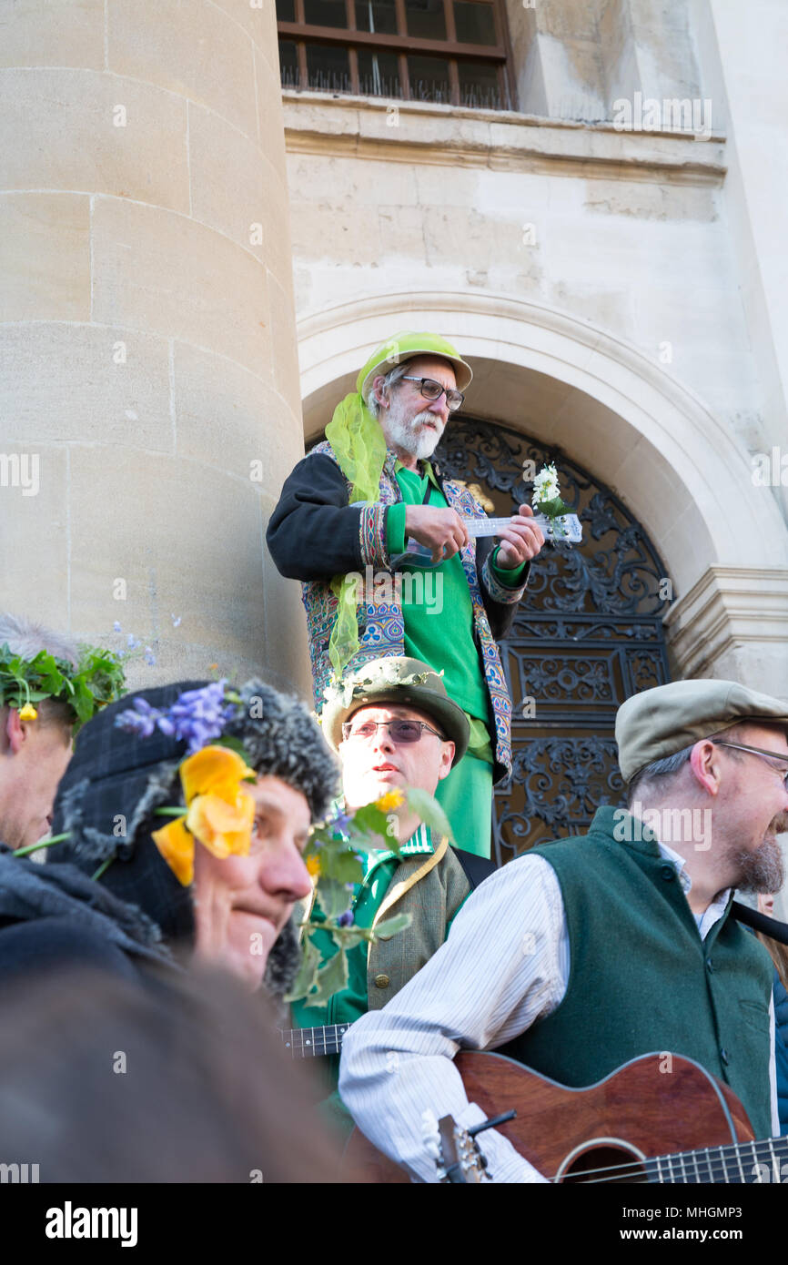 Oxford, UK 1st May, 2018. Thousands gather to hear the choir in Magdalen Tower at early morning to start the annual celebration. With the pubs and restaurant open in the early hours of the morning. Revellers often stay out all night from Balls in colleges. Credit: © Pete Lusabia/Alamy Live News Stock Photo